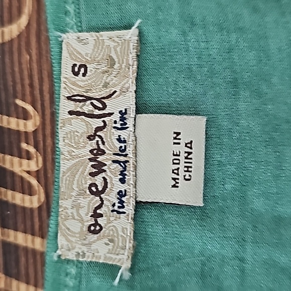 One World green top size small - Picture 5 of 5